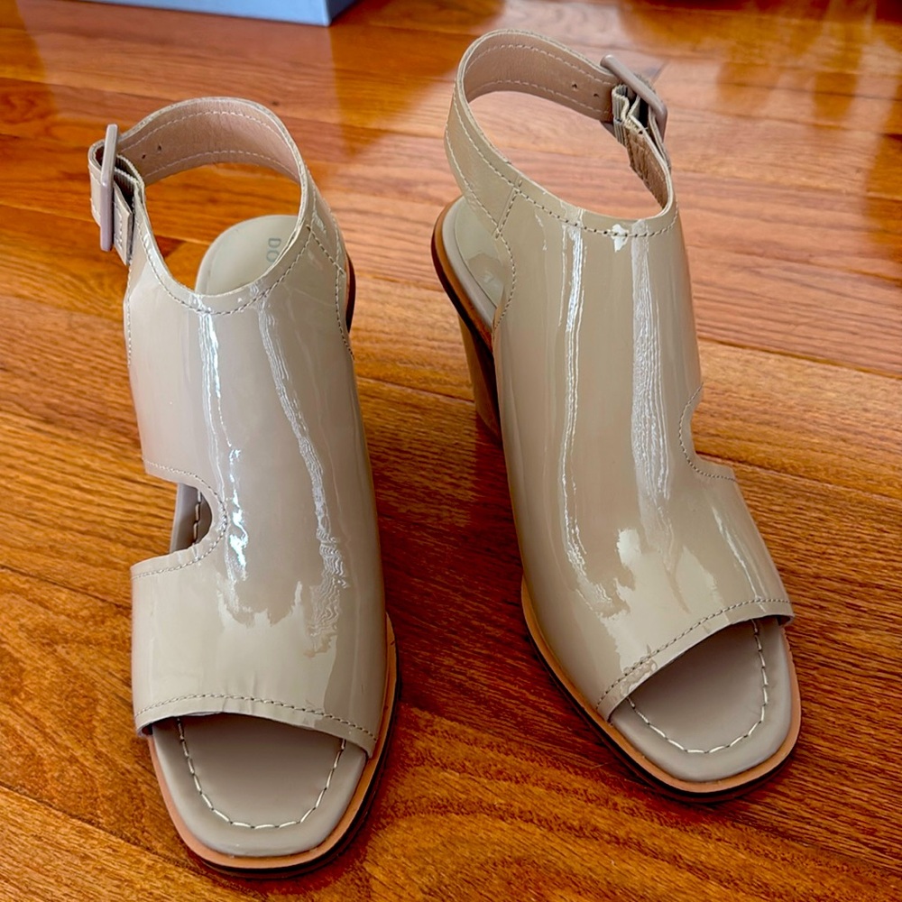 New - Donald Pliner patent leather size 9